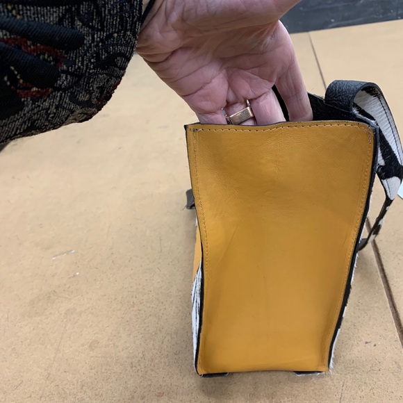 Zebra Print Tote - Picture 2 of 6